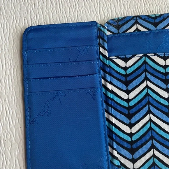 Vera Bradley Blue and White‎ Women’s Wallet - Picture 7 of 8